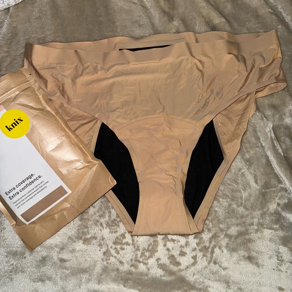 Knix Black and Beige High-Waisted period Briefs new